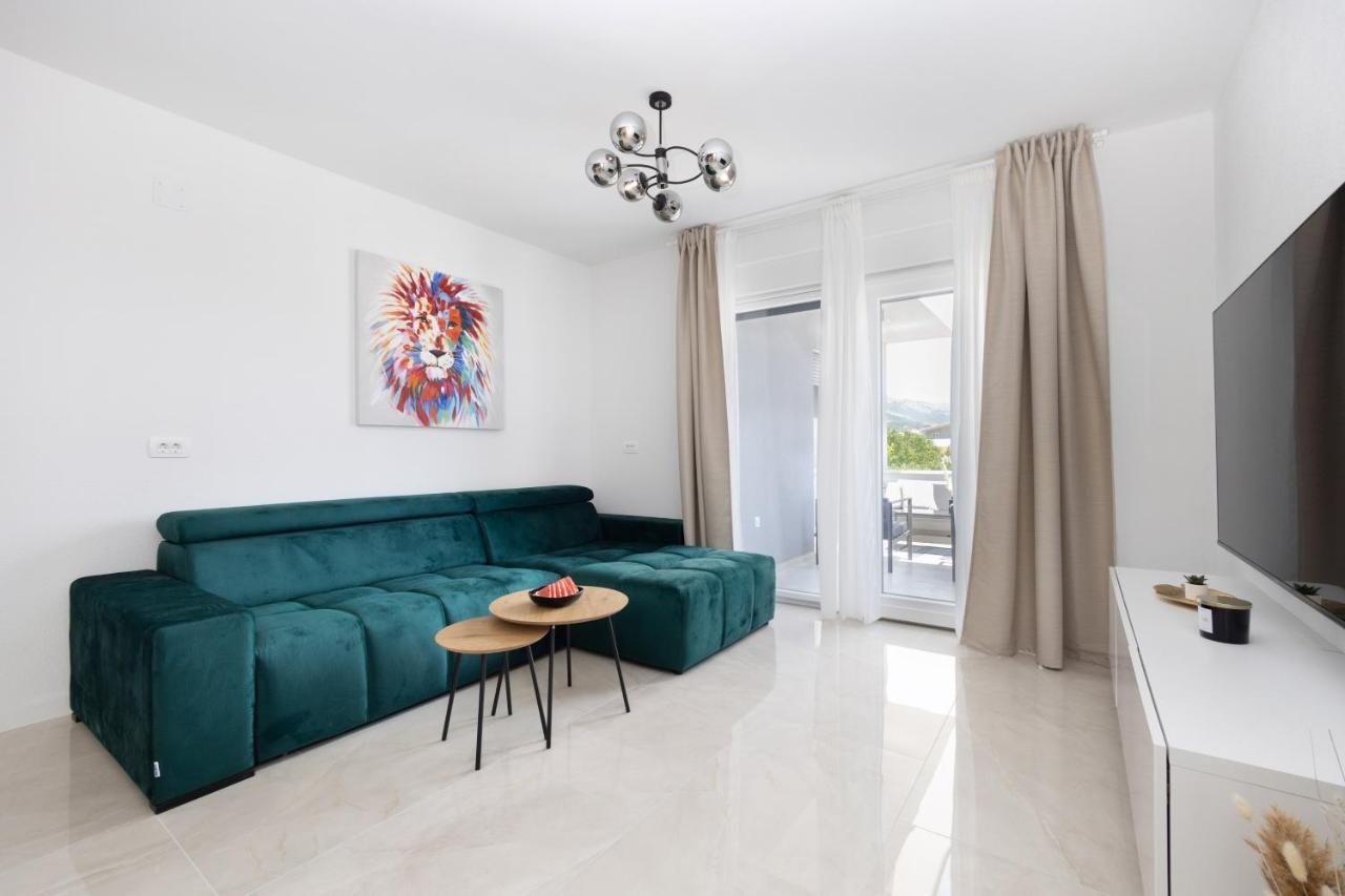 Bonaca Apartments With Terrace And Private Parking Kaštela Exterior foto