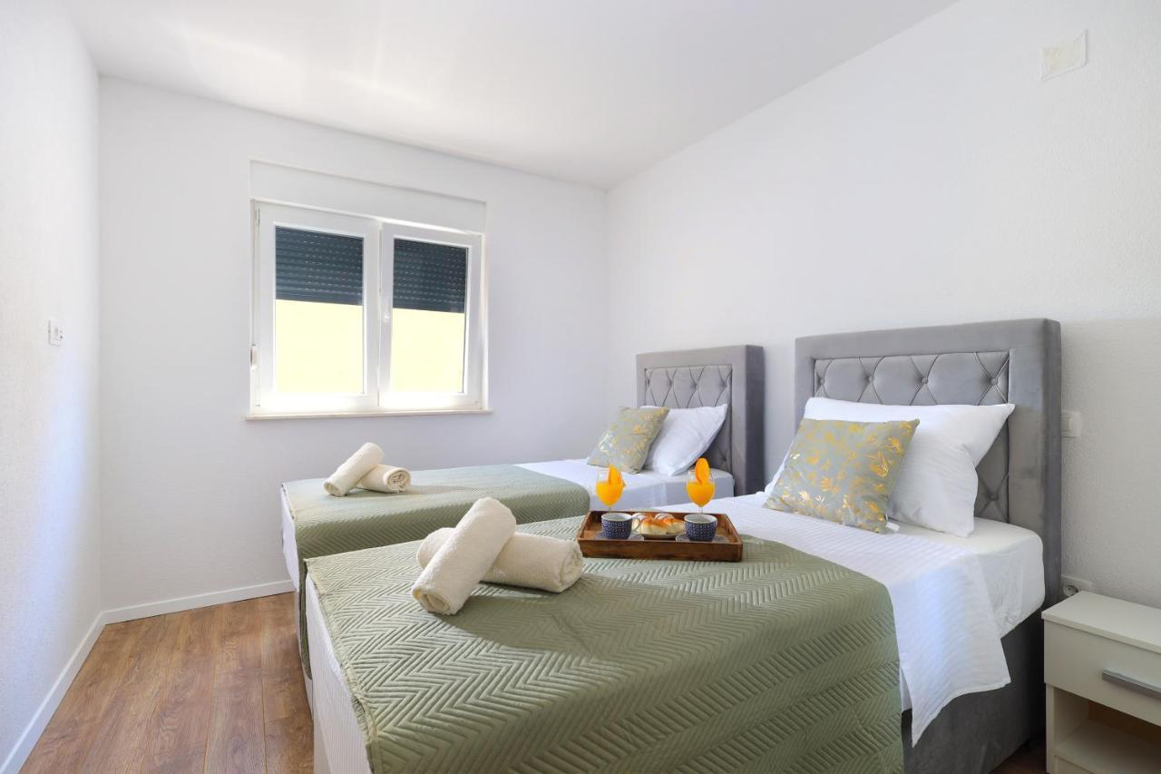 Bonaca Apartments With Terrace And Private Parking Kaštela Exterior foto
