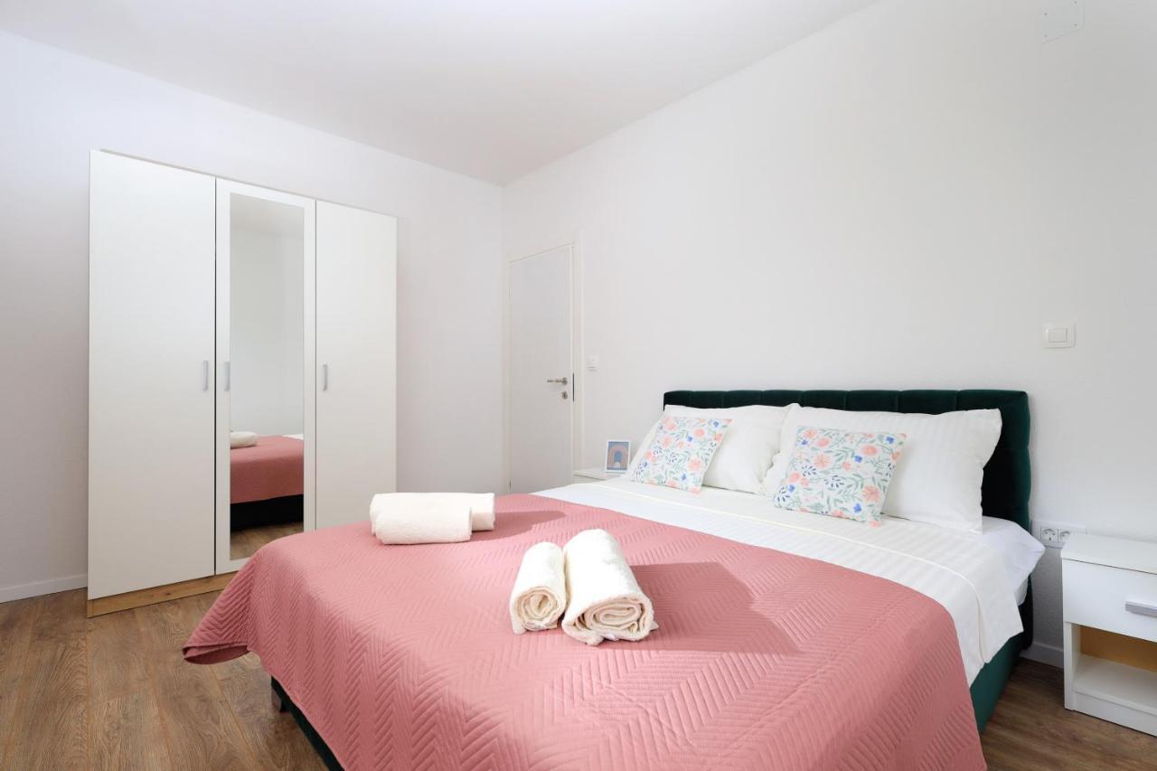 Bonaca Apartments With Terrace And Private Parking Kaštela Exterior foto